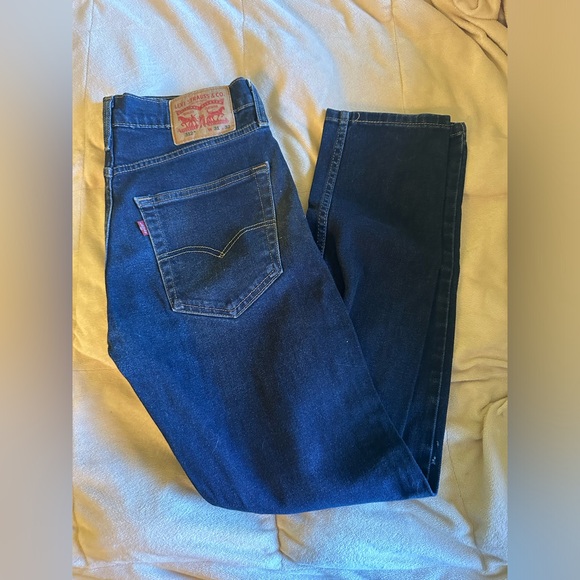 Levi Strauss. Size 31 W 32 L. - Picture 2 of 3